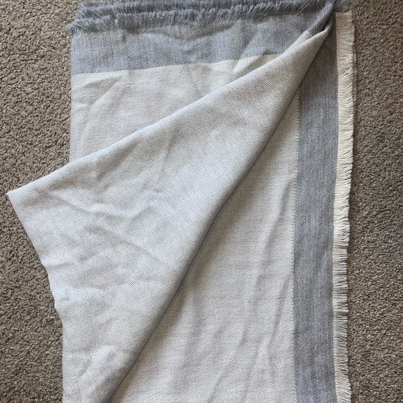 Matouk Throw - Picture 2 of 2